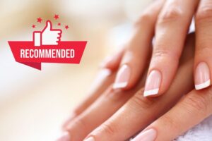 Mani perfette con smalto e scritta raccomandato