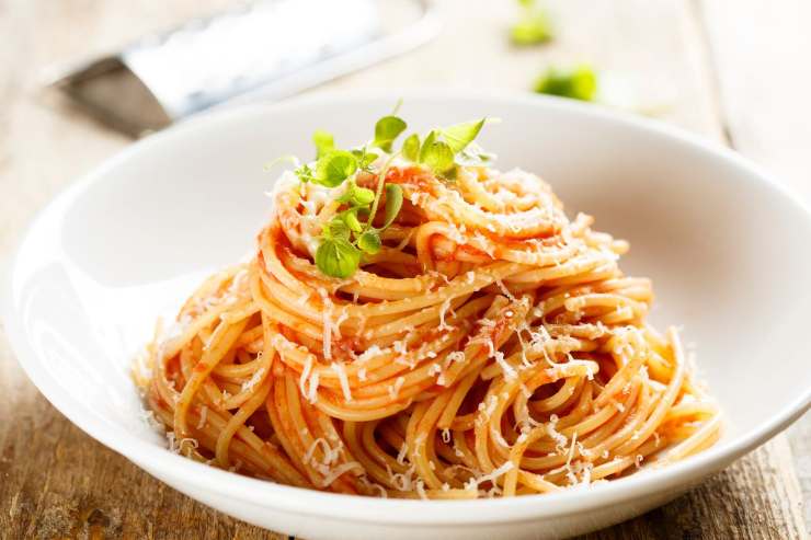 piatto di spaghetti al sugo
