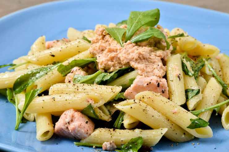 pasta con rucola e salmone